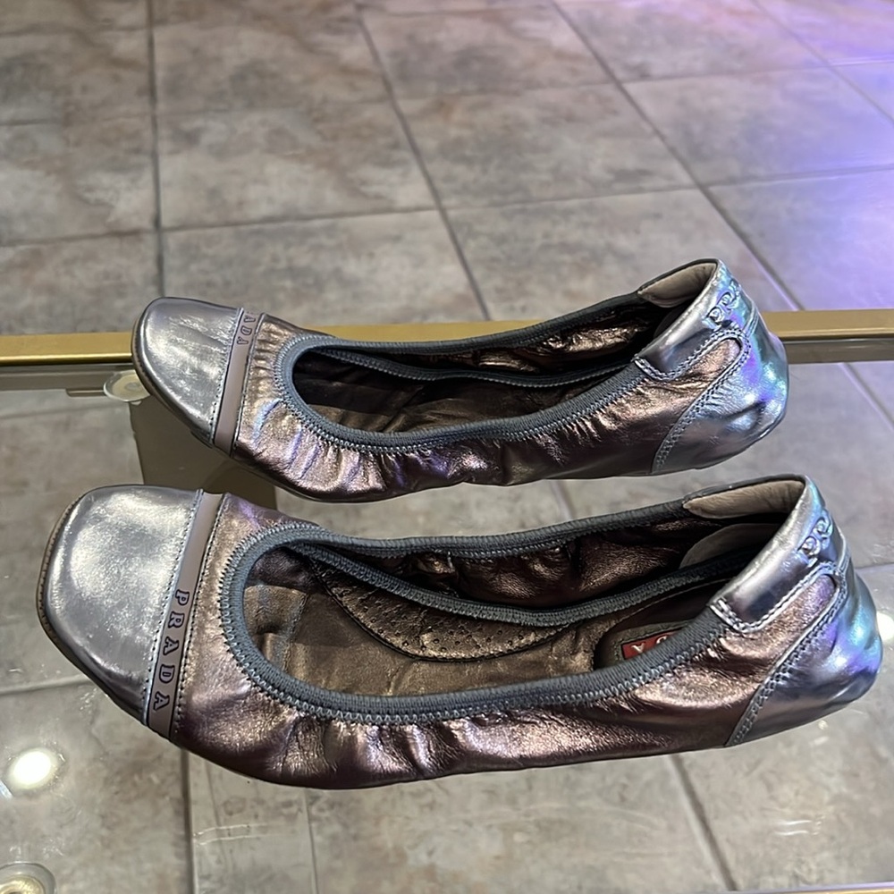 Vintage Prada Metallic Driving Mocs Women's Shoes with matching drawstring bag - Picture 3 of 12